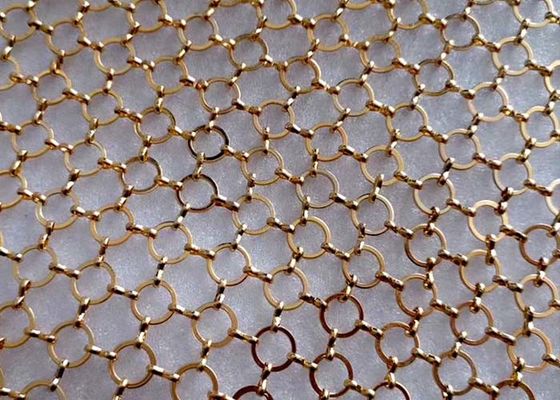 پرده مشبک حلقه ای تزئینی برنجی و مسی اتاق و دفتر شما را تزئین می کند