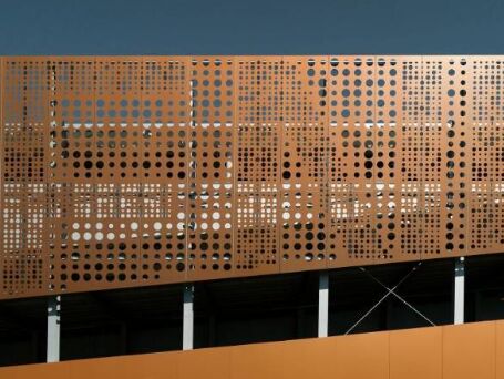 توری فلزی سوراخ‌دار آلومینیومی سبک و مستحکم ایده‌آل برای تهویه، غربالگری و موانع محافظ